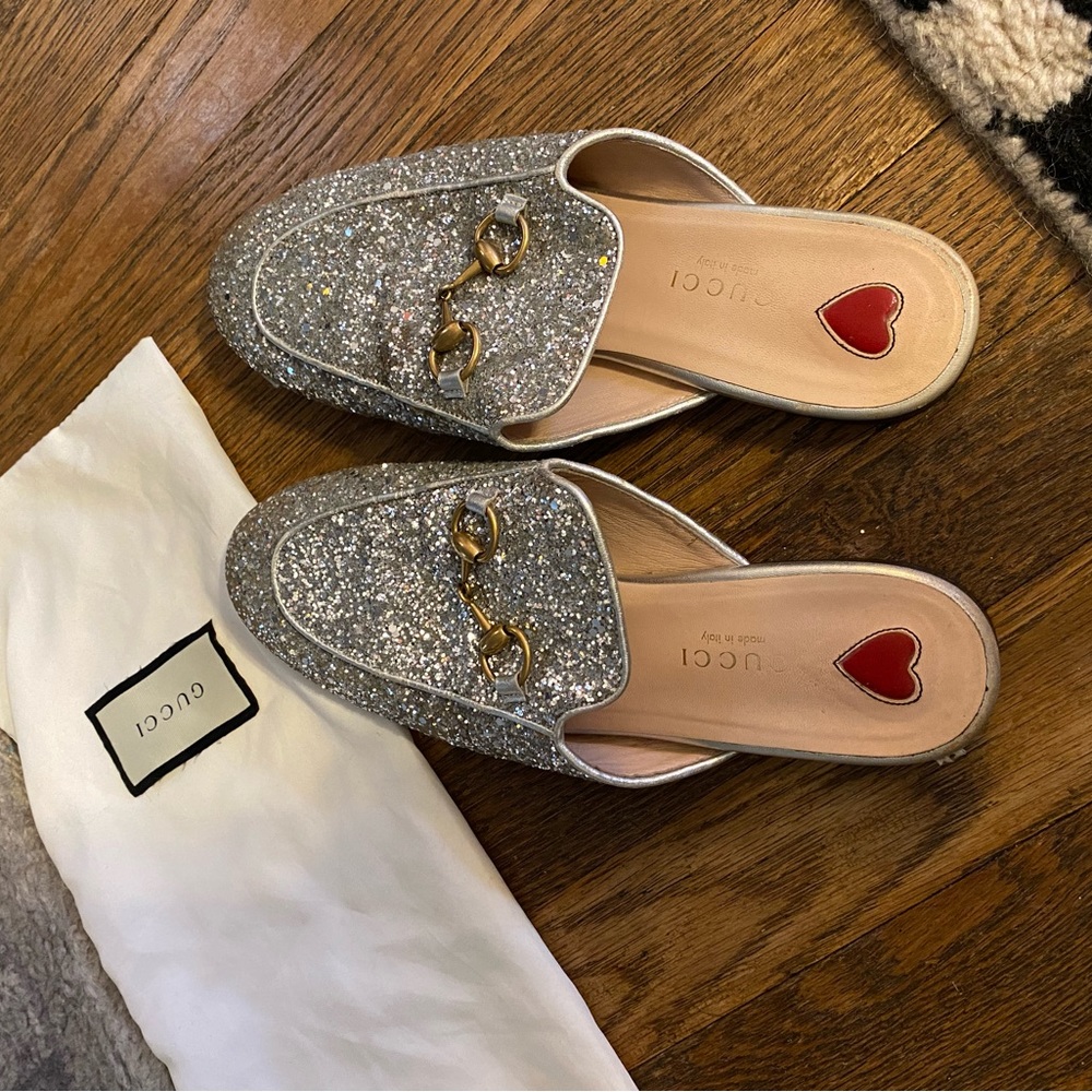Size 36 Gucci slides. Silver glitter. Pre-loved. See pictures for condition.